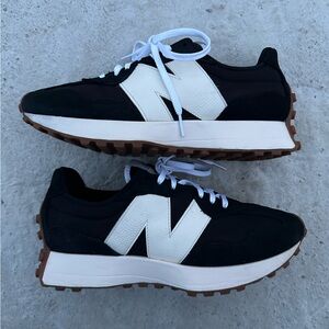 Women’s New Balance 327 Black and White Gum Athletic Shoes Size 10